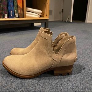 Sorel Lolla Cut-out Bootie (camel brown)